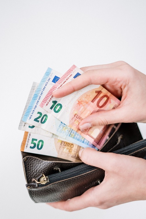 Giving hand to wife or expenses for wife
